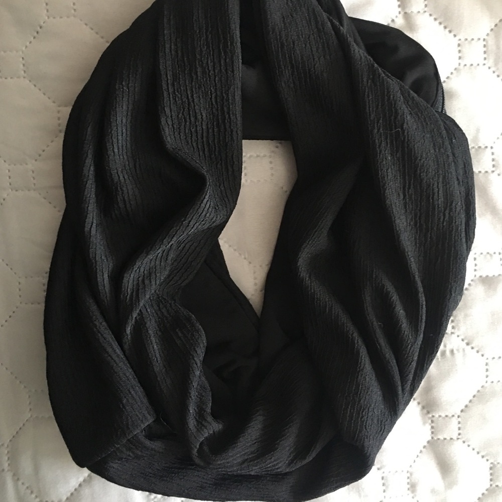 Black infinity scarf WITH POCKETS